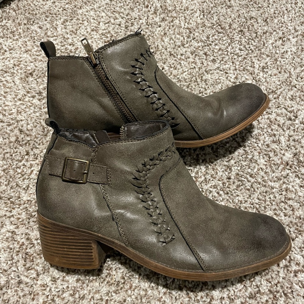Billabong Gray Ankle Boots with Buckle Detail